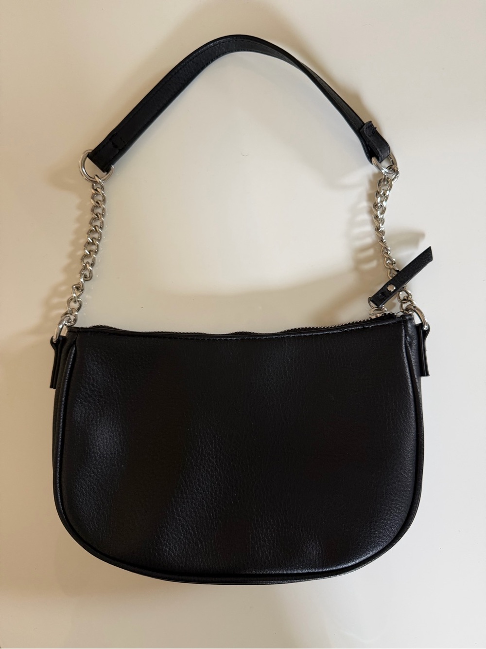 Black Leather Chain-Accent Women’s Shoulder Bag